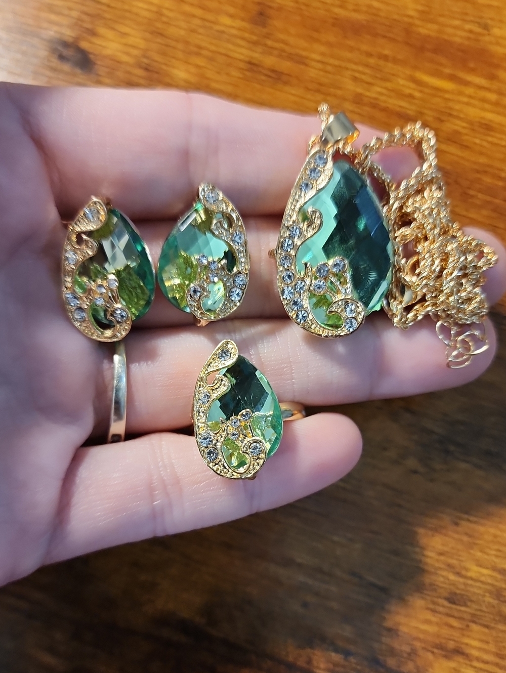 4pc Set Women Fashionable Water Drop Sage Green Crystal With Rhinestones On Gold